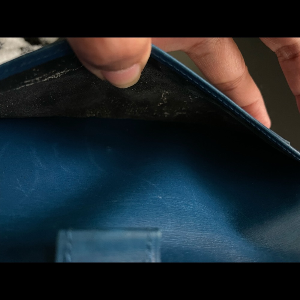 Authentic LV Epi wallet blue - Picture 8 of 14